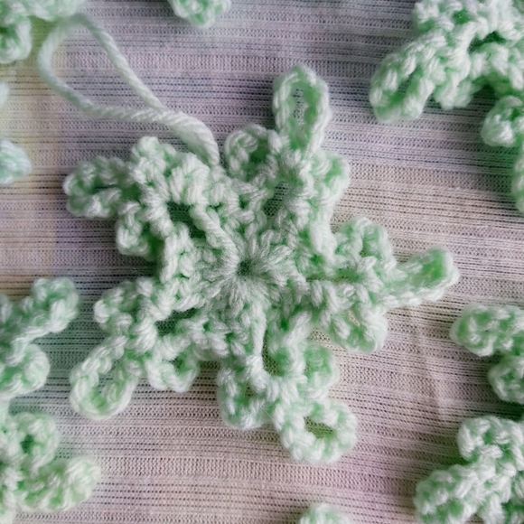 Crocheted snowflake ornaments - Picture 4 of 7